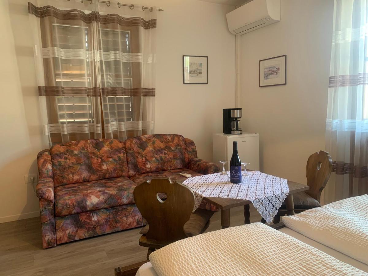 Garni Guflhof Bed and Breakfast Caldaro Εξωτερικό φωτογραφία